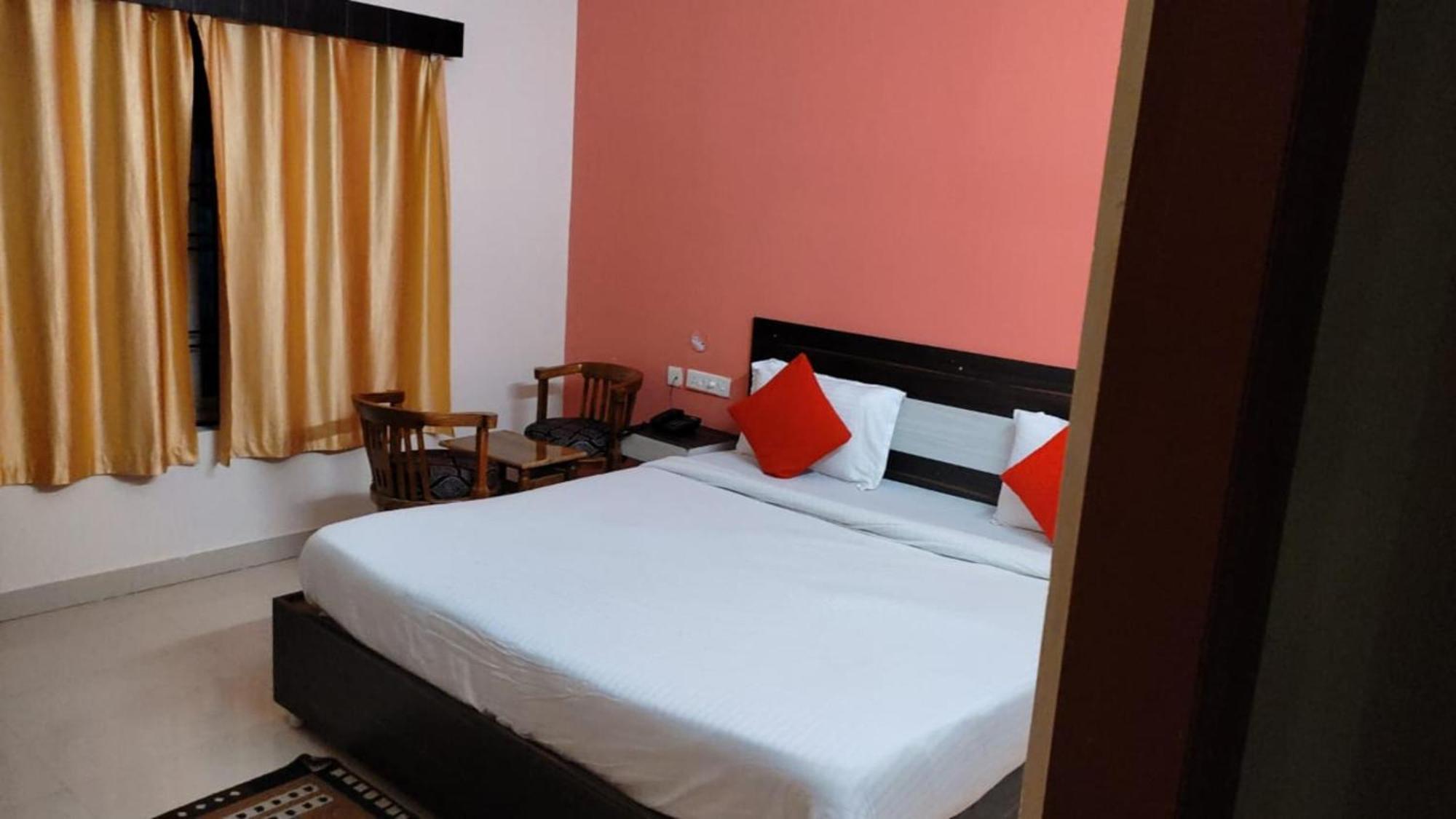 Goroomgo Blue Bell Bhubaneswar - Well Decorated Room -Wifi And Parking Facilities Available Exterior photo