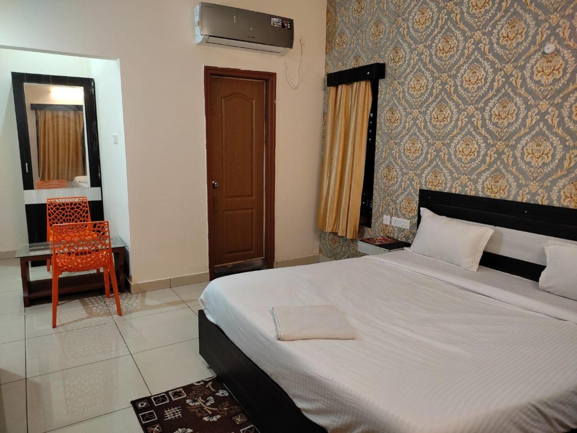 Goroomgo Blue Bell Bhubaneswar - Well Decorated Room -Wifi And Parking Facilities Available Exterior photo